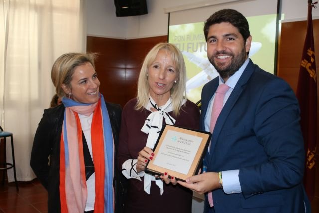 López Miras: Tenemos implantada la modalidad Dual en todos los niveles de la FP y con una empleabilidad cercana al cien por cien - 1, Foto 1