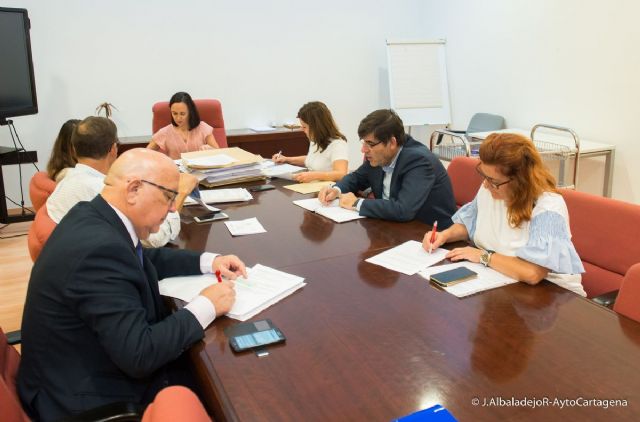 Mas de una veintena de empresas optan a instalar cesped artificial en el campo de futbol de La Aljorra - 1, Foto 1