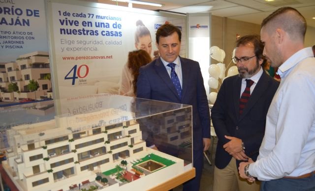 El Gobierno regional destaca el resurgir del sector inmobiliario acreditado en la feria de la vivienda ´Reside 2017´ - 1, Foto 1