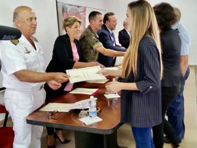 El Gobierno regional destaca el papel de las Fuerzas Armadas en la defensa del Estado de Derecho, la democracia y la Constitución - 3, Foto 3