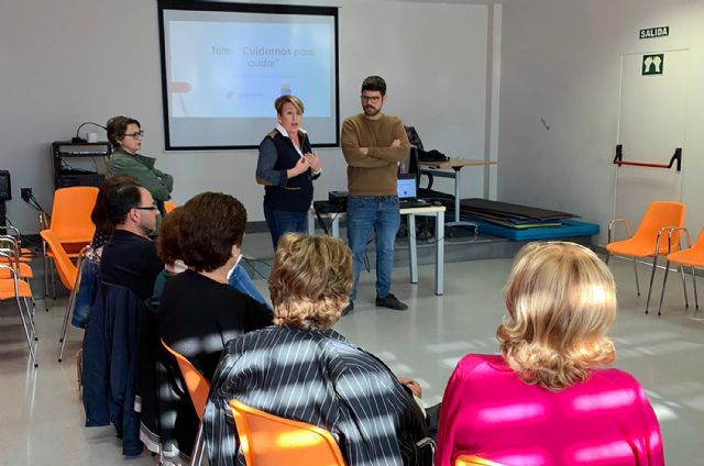 Los cuidadores de personas mayores y/o dependientes reciben formación gratuita en Las Torres de Cotillas - 3, Foto 3