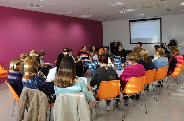 Los cuidadores de personas mayores y/o dependientes reciben formación gratuita en Las Torres de Cotillas - 4, Foto 4
