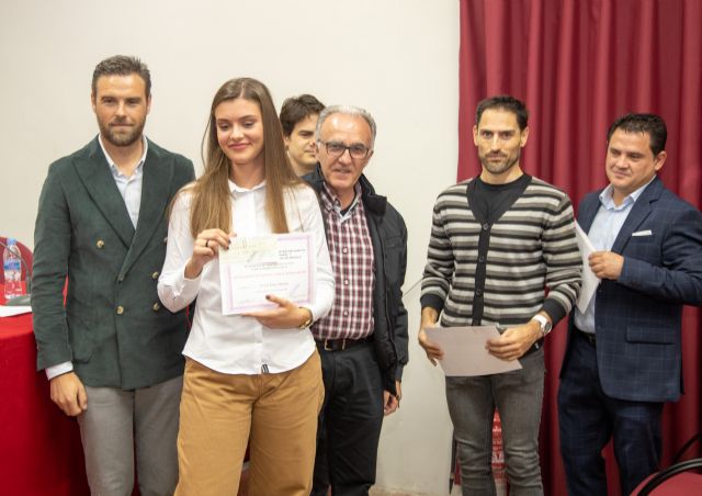 El Ayuntamiento de Caravaca premia la trayectoria de los estudiantes con mejores expedientes en los 'Premios Extraordinarios de Educación' - 2, Foto 2