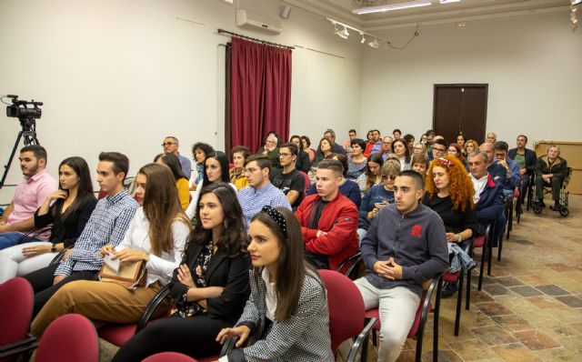 El Ayuntamiento de Caravaca premia la trayectoria de los estudiantes con mejores expedientes en los 'Premios Extraordinarios de Educación' - 3, Foto 3