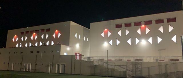 El Ayuntamiento se suma al Día Nacional del TDAH iluminado de naranja los pabellones de la Ciudad Deportiva El Romeral - 1, Foto 1