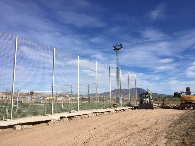 En marcha las obras de reconstrucción del cerramiento del campo de fútbol Antonio Ibáñez - 1, Foto 1