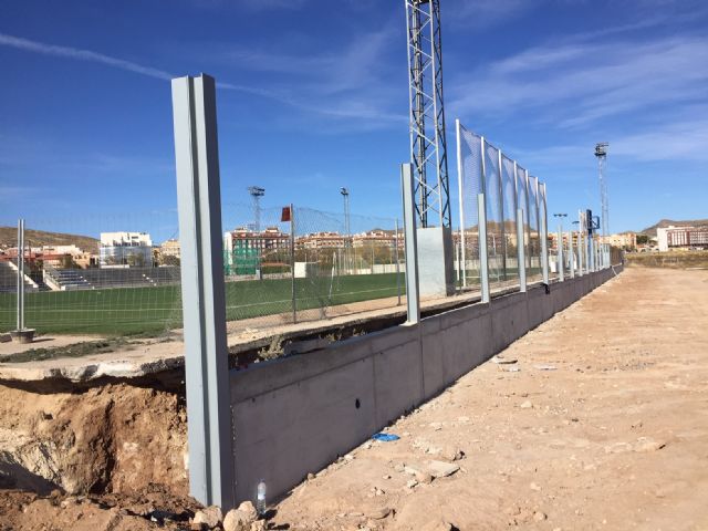 En marcha las obras de reconstrucción del cerramiento del campo de fútbol Antonio Ibáñez - 2, Foto 2