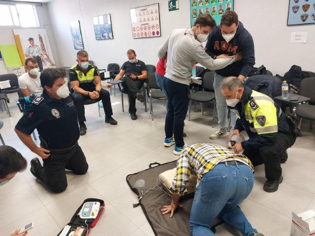 La Policía Local continúa realizando la acción formativa sobre Soporte Vital Básico y uso del desfibrilador externo semiautomático (DESA), Foto 6