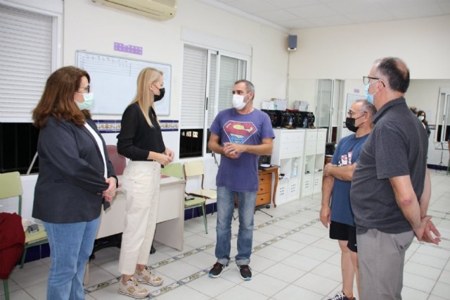 El ayuntamiento suscribe un nuevo convenio con el GF Villa de Alhama para la promocin y difusin del folklore, Foto 1