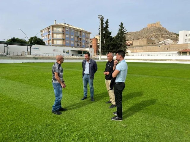 El alcalde de Mula visita los trabajos del Campo Municipal de Deportes - 1, Foto 1