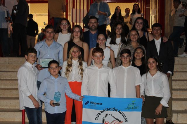 Merecido reconocimiento al Club Natación Águilas por sus méritos deportivos - 1, Foto 1