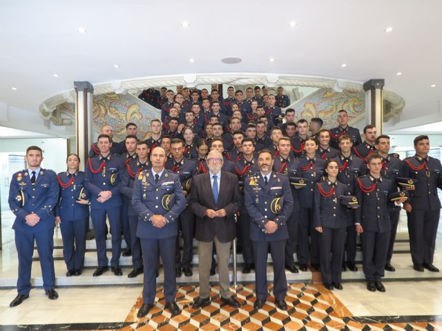La Asamblea Regional recibe a los alumnos de la Academia General del Aire después de dos años de paréntesis - 1, Foto 1