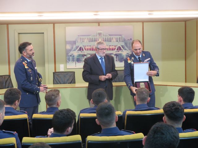 La Asamblea Regional recibe a los alumnos de la Academia General del Aire después de dos años de paréntesis - 2, Foto 2