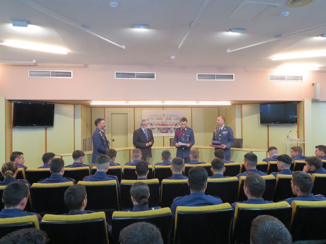La Asamblea Regional recibe a los alumnos de la Academia General del Aire después de dos años de paréntesis - 3, Foto 3