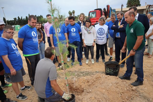 Rotary y Espacio Mediterráneo contribuyen a la renaturalización del municipio con 150 pinos - 2, Foto 2