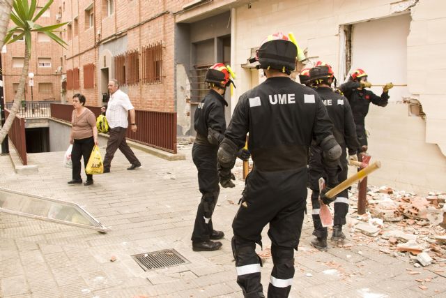 La rotonda de entrada a Lorca, en la confluencia entre la carretera de Murcia y la ronda sur, será denominada con el nombre de 'Plaza de la Unidad Militar de Emergencias' - 2, Foto 2