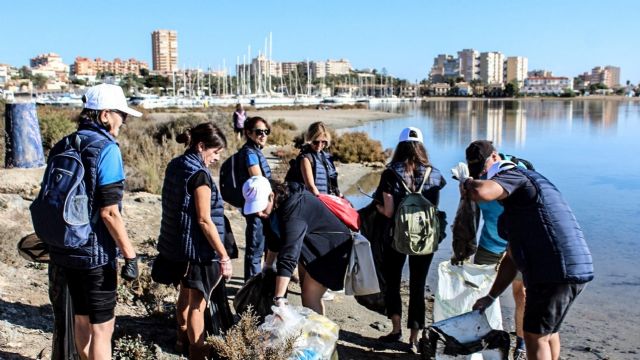 Turismo y la Asociación Hippocampus organizan una nueva jornada de voluntariado ambiental en La Manga del Mar Menor - 1, Foto 1