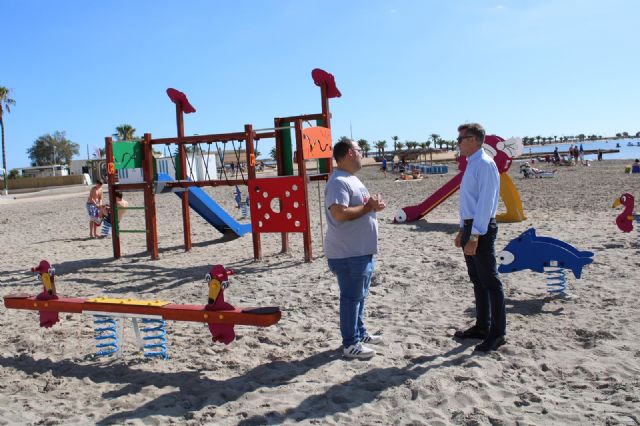 La playa de Villananitos cuenta con dos nuevas zonas de juego infantil - 1, Foto 1