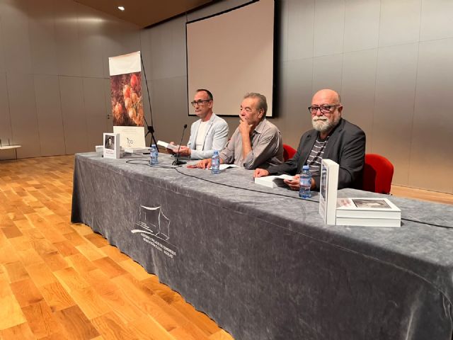 �guilas recuerda el legado cultural de Paco Rabal con la presentaci�n de un libro dedicado al actor