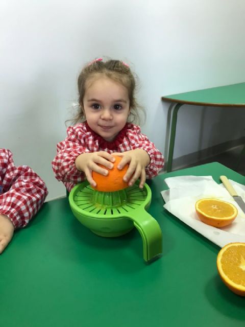 Taller de zumo y macedonia en la Escuela Infantil de Roldán - 2, Foto 2