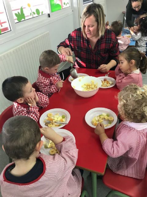 Taller de zumo y macedonia en la Escuela Infantil de Roldán - 3, Foto 3