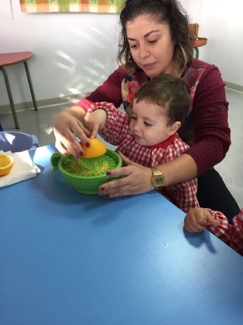 Taller de zumo y macedonia en la Escuela Infantil de Roldán - 4, Foto 4