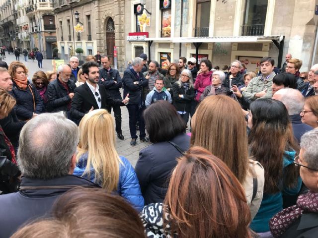Cientos de personas disfrutan de la primera edición del programa 'Lectura Street' del Ayuntamiento de Murcia - 2, Foto 2