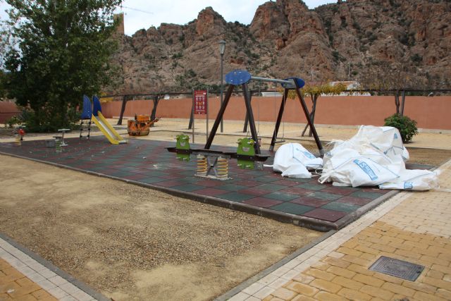 Mejoras del rea de juegos infantiles del jardn Miguel de Cervantes, Foto 1
