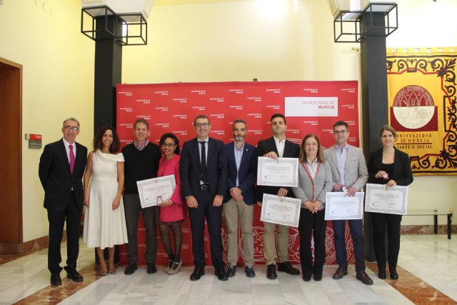 La Universidad de Murcia hace un reconocimiento al alumnado galardonado con un premio nacional de fin de carrera - 1, Foto 1