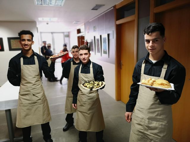 Alumnos del programa de Cualificación Profesional exponen sus trabajos creativos en la muestra Expres-Arte - 4, Foto 4