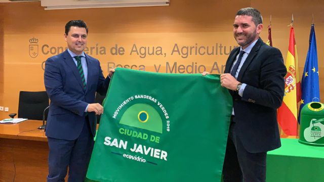 San Javier recoge el galardón “Bandera Verde” como vencedor de la campaña “Movimientos Banderas Verdes” de Ecovidrio - 1, Foto 1
