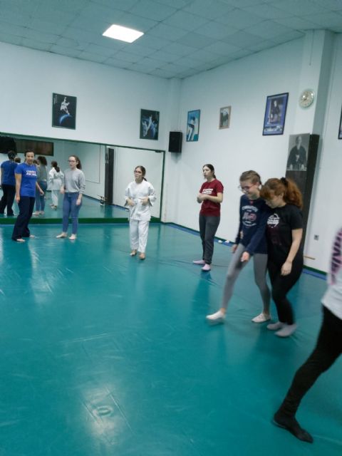 A group of women participate in the first session of the Master Class of Women's Self Defense, Foto 7