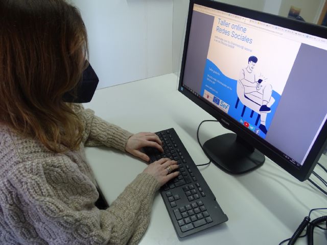 Más de mil personas en desempleo mejoran su acceso al mercado laboral con los talleres 'online' del SEF - 1, Foto 1