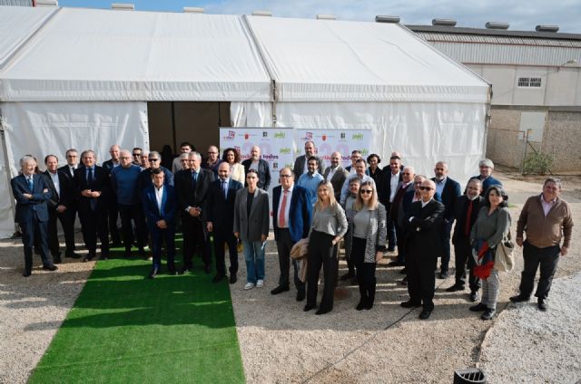 La Comunidad respalda con ms de once millones de euros el despegue tecnolgico del sector del calzado y del plstico regional, Foto 1