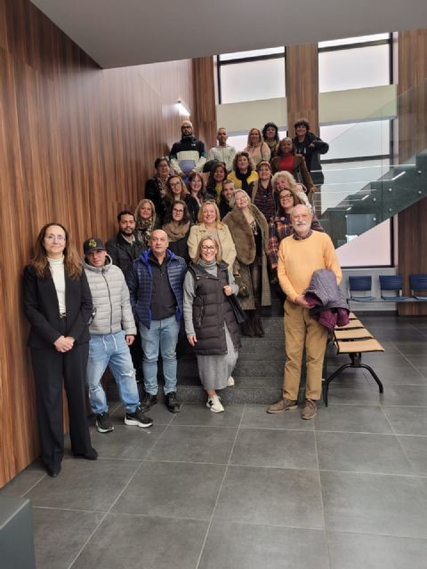 El alumnado del Programa Experiencial Mejora de la Escena Urbana de Bullas asiste a unas Jornadas de Prevención y Protección frente a la Violencia sobre las Mujeres - 1, Foto 1