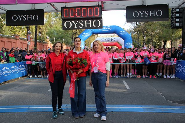 Una ola rosa invade Sevilla, 8.000 mujeres colapsan el centro a ritmo de running y zumba - 3, Foto 3