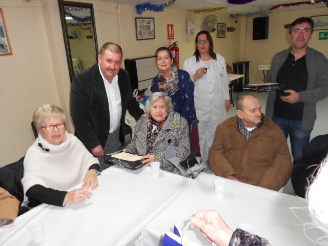 The Elderly People's Day Center celebrates its Christmas party with the performance of Ana's Musical Group, Foto 7