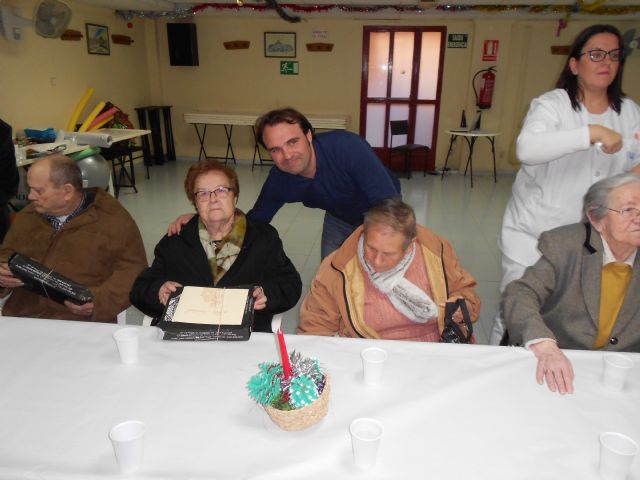 The Elderly People's Day Center celebrates its Christmas party with the performance of Ana's Musical Group, Foto 8