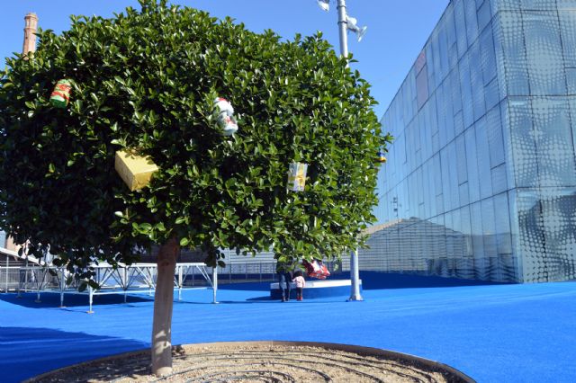 Los escolares le dan su toque con materiales reciclados a la Navidad torreña - 1, Foto 1