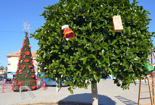 Los escolares le dan su toque con materiales reciclados a la Navidad torreña - 3, Foto 3