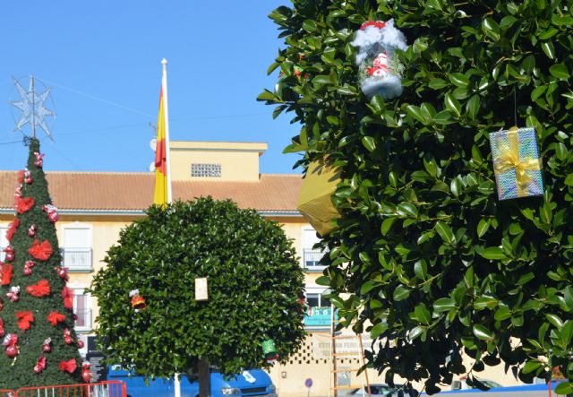 Los escolares le dan su toque con materiales reciclados a la Navidad torreña - 4, Foto 4