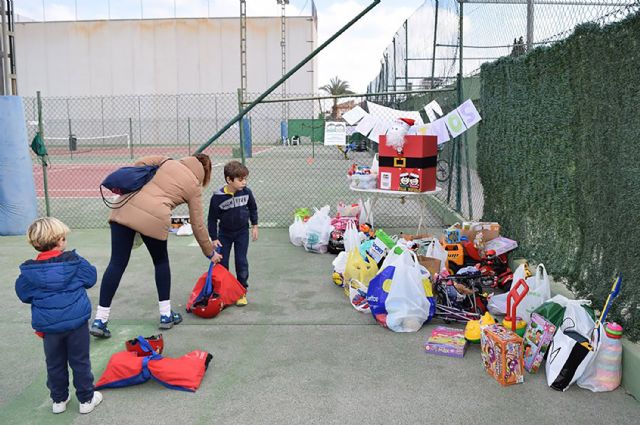 Gran apoyo a la fiesta solidaria de la escuela de tenis 'Las Torres entre raquetas' - 2, Foto 2