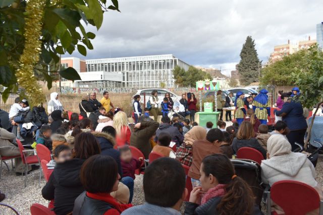 Carteros reales, entrega de juguetes y gran chocolatada en la VI Navidad Solidaria de JJSS Lorca con los niños de Atención Temprana - 1, Foto 1