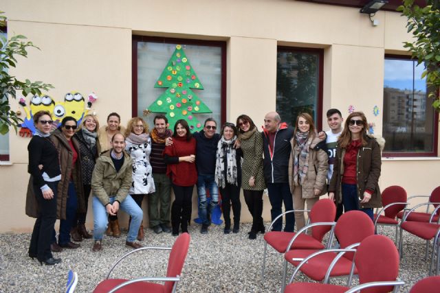 Carteros reales, entrega de juguetes y gran chocolatada en la VI Navidad Solidaria de JJSS Lorca con los niños de Atención Temprana - 4, Foto 4
