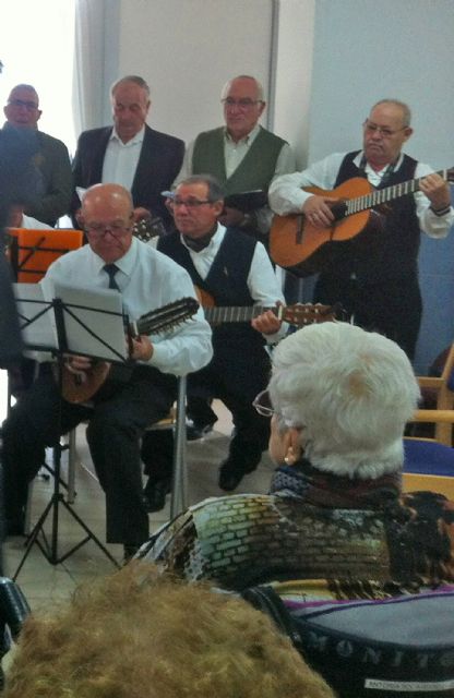 La rondalla y coro del Centro de Mayores torreño visitó la residencia 'Obispo Javier Azagra' - 3, Foto 3