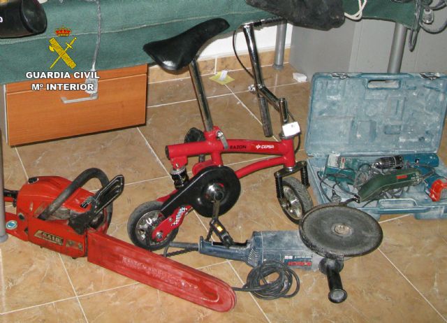 La Guardia Civil desmantela en San Pedro del Pinatar una banda juvenil dedicada a cometer robos y a traficar con drogas - 2, Foto 2