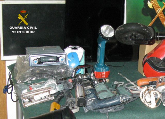 La Guardia Civil desmantela en San Pedro del Pinatar una banda juvenil dedicada a cometer robos y a traficar con drogas - 3, Foto 3