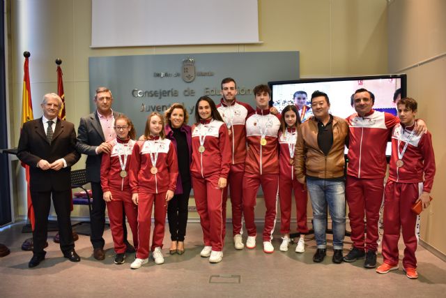 Adela Martínez-Cachá recibe a los medallistas de la Región en el campeonato de Europa de clubes y en los campeonatos de España de Taekwondo - 1, Foto 1