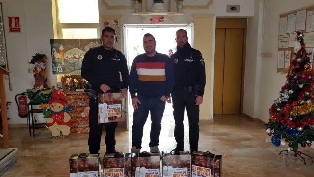 Policía Local entrega de 18 lotes de productos Navideños a tres entidades sociales del municipio - 1, Foto 1
