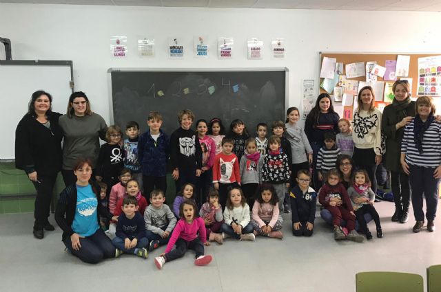 Cerca de 40 menores disfrutan de la Escuela de Navidad en el colegio 'Joaquín Cantero' - 2, Foto 2